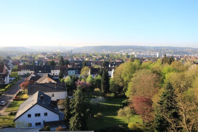 Blick vom Südflügel auf die Stadt und das Saartal